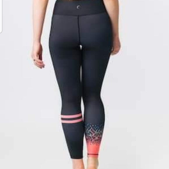 Zyia Coral Grid Light 'n' tight 7/8 Leggings NWT - Picture 3 of 8